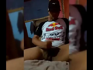 Novinho cafu&ccedil;u batendo uma