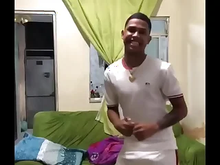 Leke gostoso dan&ccedil;ando funk