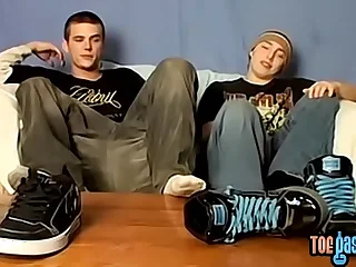 18yo deviants fondle toes while wanking alongside